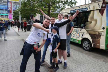 Leeds taraftarları Wembley 'e 26 Mayıs 2024' te Wembley Stadyumu 'nda Leeds United ve Southampton maçında geldiler.