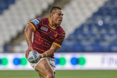 Huddersfield Giants takımından Tui Lolohea, Betfred Süper Lig 12. raundunda John Smith Stadyumu 'nda Huddersfield Giants' a karşı Leigh Leopards maçında topla birlikte 24 Mayıs 2024 