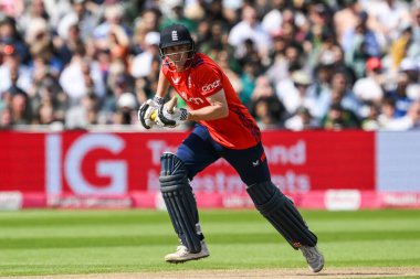 İngiltere 'den Harry Brook, 25 Mayıs 2024' te İngiltere 'nin Pakistan' a karşı Edgbaston, Birmingham 'da oynadığı Vitality T20 Serisi' nde bir koşu yaptı. 