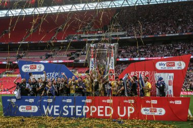 Southampton, 26 Mayıs 2024 'te Wembley Stadyumu' nda oynanan ve Leeds United ile Southampton arasında oynanan final maçında Premier League 'e tekrar yükselmeyi kutladı.