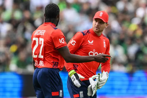 stock image Jos Buttler of England in conversation with Jofra Archer of England as he prepares to bowl during the Vitality T20 International Series match England vs Pakistan at Edgbaston, Birmingham, United Kingdom, 25th May 2024 