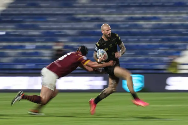 stock image Zak Hardaker of Leigh Leopards breaks away from Chris Hill of Huddersfield Giants during the Betfred Super League Round 12 match Huddersfield Giants vs Leigh Leopards at John Smith's Stadium, Huddersfield, United Kingdom, 24th May 2024 