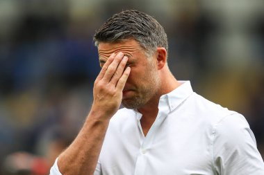 Sam Burgess Warrington Wolves 'un baş antrenörü maç öncesi ısınma turu boyunca Halliwell Jones Stadyumu, Warrington, 1 Haziran 2024' te oynanan 13.