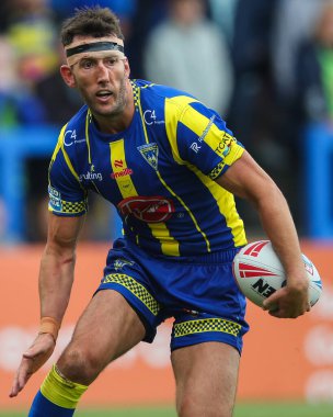 Warrington Wolves takımından Stefan Ratchford, 1 Haziran 2024 'te Halliwell Jones Stadyumu, Warrington, İngiltere' de oynanan 13.