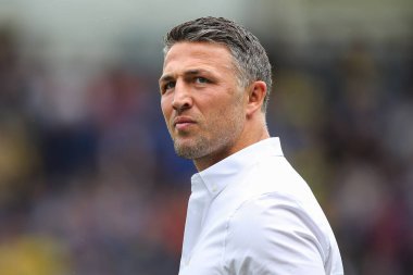 Sam Burgess Warrington Wolves 'un baş antrenörü maç öncesi ısınma turu boyunca Halliwell Jones Stadyumu, Warrington, 1 Haziran 2024' te oynanan 13.