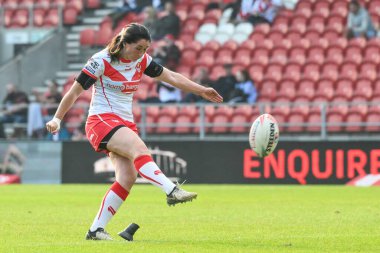 St Helens 'ten Faye Gaskin, 31 Mayıs 2024' te St Helens 'e karşı Wigan Warriors' un oynadığı Betfred Kadınlar Süper Ligi karşılaşmasında kendi taraflarını değiştirdi.