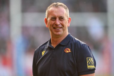 Steve McNamara Katalan Ejderhaları baş antrenörü maç öncesi ısınma maçında, 31 Mayıs 2024 'te St Helens - Catalans Dragons maçında Betfred Süper Lig 13.