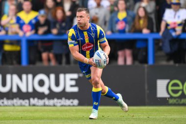 Warrington Wolves takımından Josh Drinkwater, 1 Haziran 2024 'te Warrington Jones Stadyumu' nda oynanan 13.