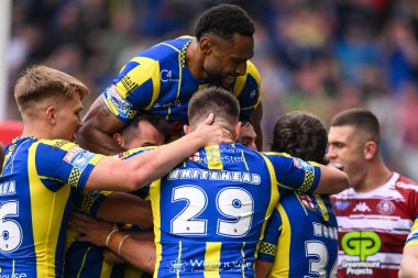 Warrington Wolves takımından Josh Drinkwater, 1 Haziran 2024 'te Halliwell Jones Stadyumu' nda oynanan 13.