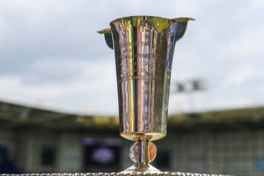 Warrington ve Wigan Challenge Kupası, 13. Betfred Süper Lig karşılaşması öncesinde Halliwell Jones Stadyumu, Warrington, Birleşik Krallık 'ta oynanan Warrington Wolves vs Wigan Warriors maçında sergilenmektedir.