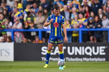 Warrington Wolves takımından Stefan Ratchford, 1 Haziran 2024 'te Halliwell Jones Stadyumu' nda oynanan 13. Warrington Wolves vs Wigan Warriors karşılaşmasında gol atmaya hazırlanıyor.