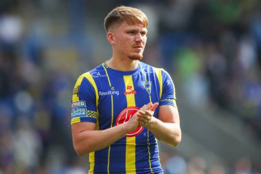 Warrington Wolves takımından Nolan Tupaea, 1 Haziran 2024 'te İngiltere' nin başkenti Warrington 'daki Halliwell Jones Stadyumu' nda oynanan 13.