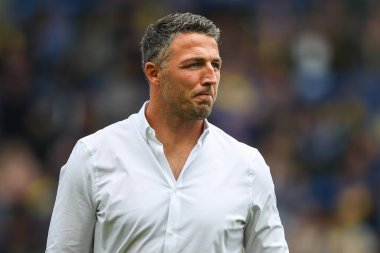 Sam Burgess Warrington Wolves 'un baş antrenörü maç öncesi ısınma turu boyunca Halliwell Jones Stadyumu, Warrington, 1 Haziran 2024' te oynanan 13.