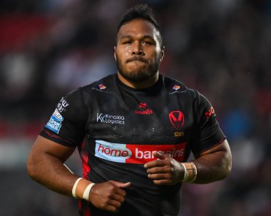 St. Helens 'ten Agnatius Paasi, Betfred Süper Lig 13. Raundu' nda St Helens 'e karşı Catalans Dragons maçında 31 Mayıs 2024' te St Helens, İngiltere 'de mücadele etti.