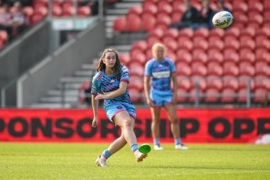 Wigan 'dan Emma Knowles, 31 Mayıs 2024' te St Helens - Wigan Warriors maçında penaltı attı.