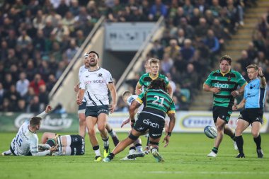 Saracens takımından Alex Lozowski 31 Mayıs 2024 'te İngiltere' nin başkenti Franklin 's Gardens' ta oynanan Northampton Saints-Saracens maçında Gallagher Premiership play-off yarı final maçında tepki gösterdi.