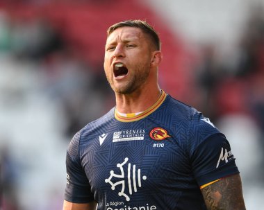 Katalan Ejderhaları 'ndan Tariq Sims, 31 Mayıs 2024' te St Helens - Catalans Dragons maçında oynanan Betfred Süper Lig ön eleme maçında takım talimatlarını veriyor.