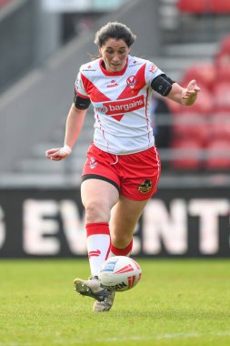 St Helens 'ten Faye Gaskin, 31 Mayıs 2024' te St Helens vs Wigan Warriors 'a karşı oynanan Betfred Kadınlar Süper Ligi karşılaşmasında önde gidiyor.
