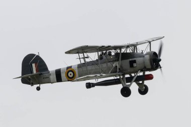 Donanma Fairey Swordfish Mk I, Duxford Yaz Hava Gösterisi sırasında IWM Duxford, Duxford, İngiltere 'de 1 Haziran 2024' te sergilenmektedir.