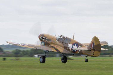 Curtiss P-40F Warhawk, Duxford Yaz Hava Gösterisi 'nde havalandı: IWM Duxford, Duxford, İngiltere' de D-Day 80, 1 Haziran 2024