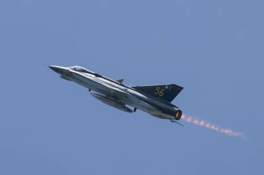 İsveç Hava Kuvvetleri Tarihi Uçuşları J 35J Saab 35 Draken - SE-DXR, Midlands Hava Festivali sırasında, Alcester, Birleşik Krallık, 2 Haziran 2024