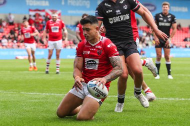 Salford Red Devils takımından Tim Lafai 2 Haziran 2024 'te Salford Red Devils' in Londra Broncos 'a karşı oynadığı Betfred Süper Lig karşılaşmasında 32-0' lık skora ulaştı.