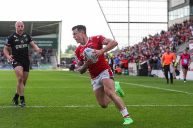 Salford Red Devils takımının Deon Cross 'u 2 Haziran 2024' te Salford Red Devils 'in Londra Broncos' a karşı oynadığı Betfred Süper Lig maçında 10-0 'lık skora ulaştı.