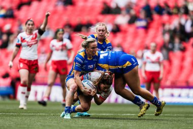 St Helens takımından Emily Rudge, Leeds Gergedan oyuncuları tarafından 8 Haziran 2024 'te Wembley Stadyumu, Londra' da oynanan Betfred Kadınlar Challenge Kupası final maçında yenildi. 