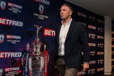 Warrington Wolves 'un baş antrenörü Sam Burgess, 8 Haziran 2024' te Wembley Stadyumu 'nda Warrington Wolves ve Wigan Warriors arasında oynanan Betfred Challenge Cup final maçı öncesinde geldi. 