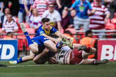 Wigan Warriors 'tan Liam Farrell, 8 Haziran 2024' te Wembley Stadyumu 'nda oynanan Betfred Challenge Cup final maçında skoru 2-16' ya çıkarmaya çalışıyor. 
