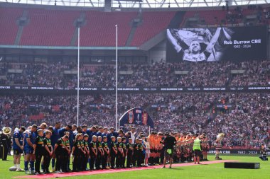 Oyuncular, 8 Haziran 2024 'te Wembley Stadyumu' nda oynanan Betfred Challenge Kupası final maçı öncesinde Rob Burrow CBE için bir dakikalık saygı duruşunda bulunacaklar. 