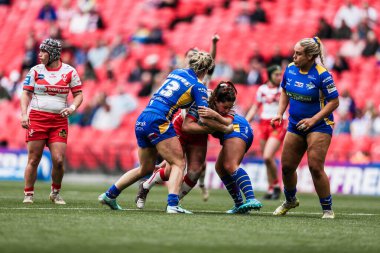 St Helens takımından Emily Rudge, Leeds Gergedan oyuncuları tarafından 8 Haziran 2024 'te Wembley Stadyumu, Londra' da oynanan Betfred Kadınlar Challenge Kupası final maçında yenildi. 