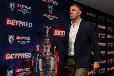 Warrington Wolves 'un baş antrenörü Sam Burgess, 8 Haziran 2024' te Wembley Stadyumu 'nda Warrington Wolves ve Wigan Warriors arasında oynanan Betfred Challenge Cup final maçı öncesinde geldi. 