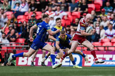 Wigan Warriors 'tan Liam Farrell, 8 Haziran 2024' te Wembley Stadyumu 'nda oynanan Betfred Challenge Cup final maçında skoru 2-16' ya çıkarmaya çalışıyor. 