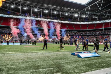 Warrington Wolves ve Wigan Warriors 'tan oyuncular, 8 Haziran 2024' te Wembley Stadyumu 'nda oynanan Betfred Challenge Cup final maçı öncesinde sahaya çıktılar. 