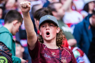 Wigan Warriors taraftarları, 8 Haziran 2024 'te Wembley Stadyumu' nda oynanan Warrington Wolves vs Wigan Warriors final maçı sonrasında takımlarının galibiyetini kutluyorlar. 