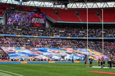 Rob Burrow CBE anısına Wembley Stadyumu 'nda Warrington Wolves' a karşı Wigan Warriors, 8 Haziran 2024 tarihli Betfred Challenge Kupası final maçı öncesinde bir tifo taraftarları. 