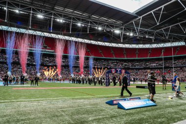 Warrington Wolves ve Wigan Warriors 'tan oyuncular, 8 Haziran 2024' te Wembley Stadyumu 'nda oynanan Betfred Challenge Cup final maçı öncesinde sahaya çıktılar. 