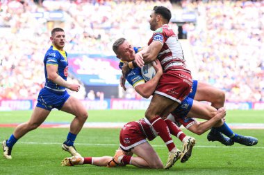 Warrington Wolves 'dan Ben Currie, 8 Haziran 2024' te Wembley Stadyumu 'nda oynanan Betfred Challenge Cup final maçı sırasında Wigan Warriors' un Bevan French 'i tarafından yenildi. 