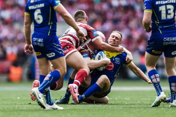 Warrington Wolves 'tan Ben Currie, 8 Haziran 2024' te Wembley Stadyumu 'nda oynanan Betfred Challenge Cup final karşılaşmasında Wigan Warriors tarafından yenildi. 