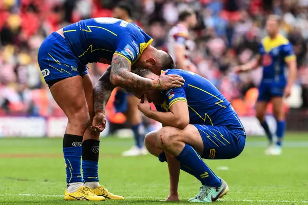 stock image Paul Vaughan of Warrington Wolves consoles James Harrison of Warrington Wolves after their teams loss in the Betfred Challenge Cup Final match Warrington Wolves vs Wigan Warriors at Wembley Stadium, London, United Kingdom, 8th June 2024 