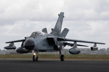 Taktisches Luftwaffen Geschwader 51 Luftwaffe Alman Hava Kuvvetleri taksisinden iki Panavia Kasırgası, NATO Kaplan Gözcüleri Günü 'nde AB, Jagel, Almanya' nın kuzeyinde 10 Haziran 2024