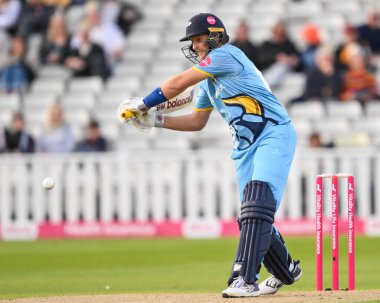 Yorkshire Vikings 'ten Joe Root, Birmingham Ayıları ve Lancashire Lightning maçında topu kesti. Edgbaston, Birmingham, Birleşik Krallık, 14 Haziran 2024 
