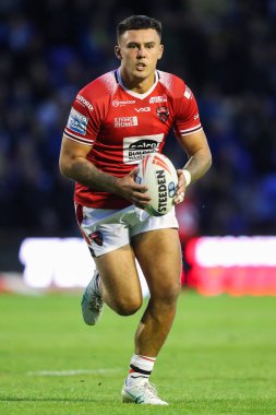 Salford Red Devils 'den Oli Partington, 14 Haziran 2024' te Halliwell Jones Stadyumu 'nda oynanan Warrington Wolves - Salford Red Devils maçında topu kırıyor. 
