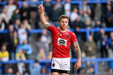 Salford Red Devils takımından Marc Sneyd, 14 Haziran 2024 'te Halliwell Jones Stadyumu' nda oynanan 14. Warrington Wolves - Salford Red Devils maçında Salford 'u 0-16 yenme çabasını kutluyor. 