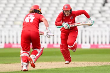 Lancashire Thunder 'dan Ellie Threlkeld 14 Haziran 2024' te İngiltere 'nin Birmingham şehrinde oynanan Charlotte Edwards Kupası maçında tek kişilik yarışmaya hak kazandı. 