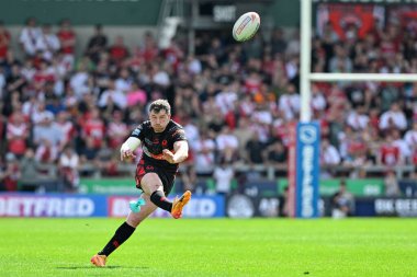 St. Helens takımından Mark Percival, Salford Red Devils 'in St. Helens' e karşı oynadığı Salford Community Stadyumu, Eccles, İngiltere 'de 23 Haziran 2024' de oynanan 15. 