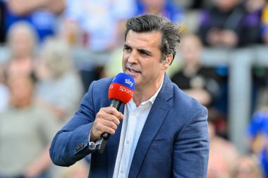 Sky Sports sunucusu Brian Carney 15. Betfred Süper Lig karşılaşmasında Leeds Rhinos Leigh Leopards 'a karşı Headingley Stadyumu, Leeds, İngiltere, 21 Haziran 2024 