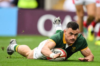 Jesse Kriel Güney Afrika bir deneme için gidiyor ve skor 5-0 Katar Havayolları Kupası maçı sırasında Twickenham Stadyumu, Twickenham, Birleşik Krallık, 22 Haziran 2024 