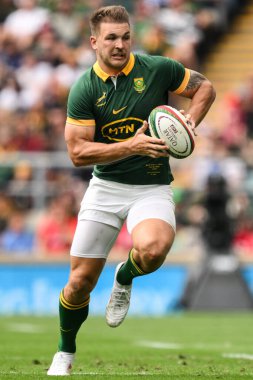 Andre Esterhuizen Güney Afrika, 22 Haziran 2024 'te Twickenham Stadyumu' nda oynanan Güney Afrika Galler - Katar Havayolları Kupası karşılaşması sırasında topa vurur. 